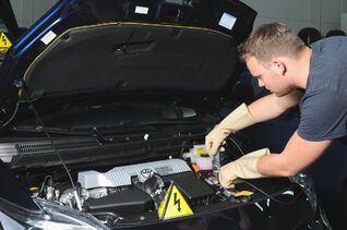 Former des professionnels pour les voitures électriques