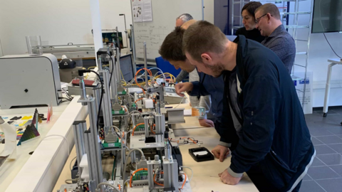 Intégration de l'usine d'apprentissage connectée Lucas-Nülle 4.0 dans le Fablab